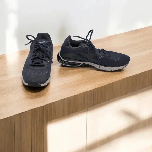 Diadora Mythos Blushield Hip 3 W  sz 10 Navy Blue running shoes - Picture 1 of 8